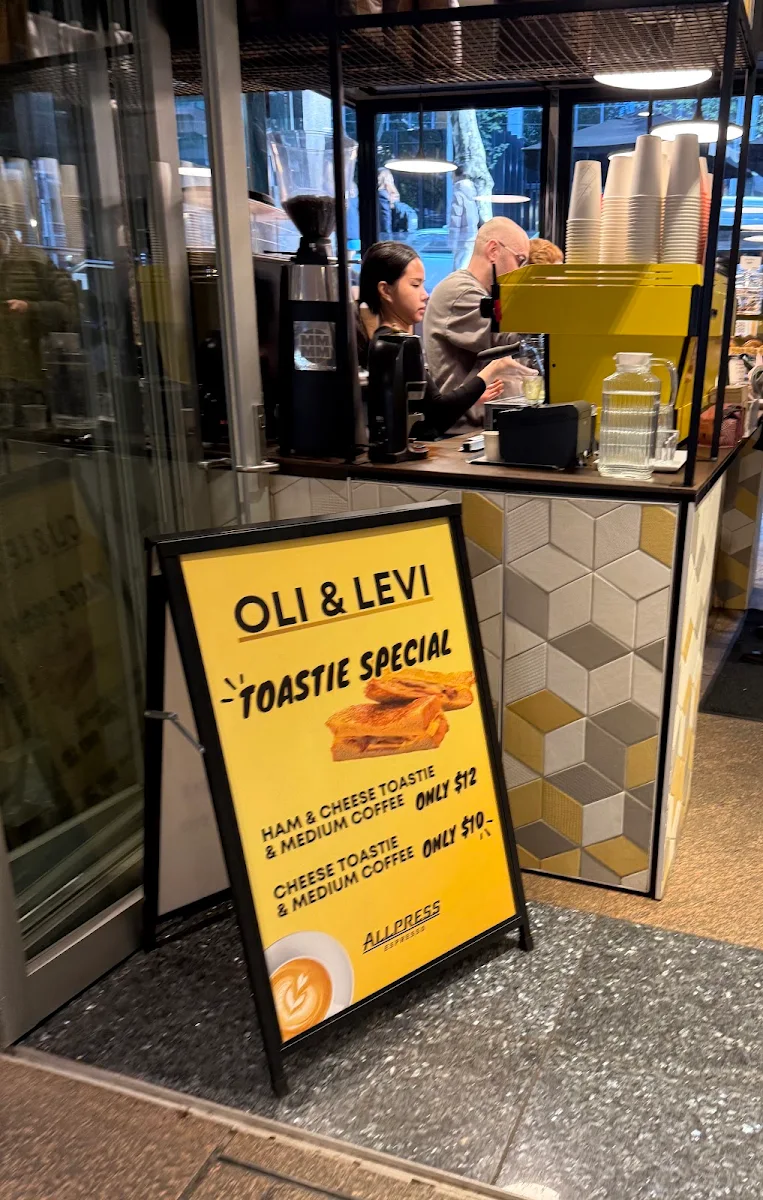 Menu, Oli & Levi
