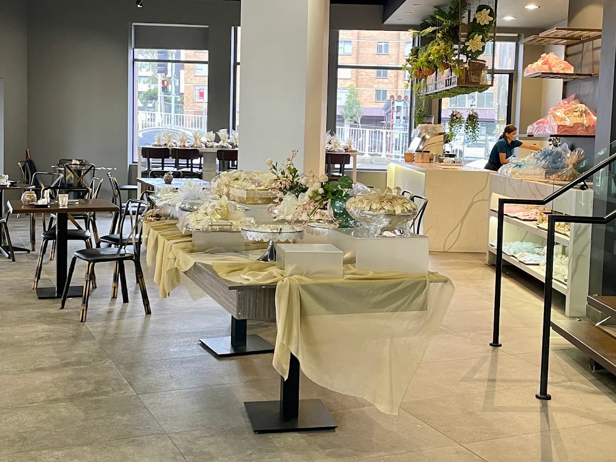 Vibe, Abla's Pastries