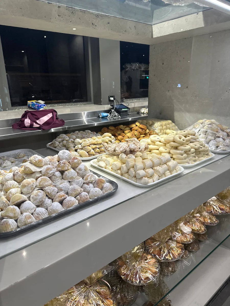 Vibe, Abla's Pastries