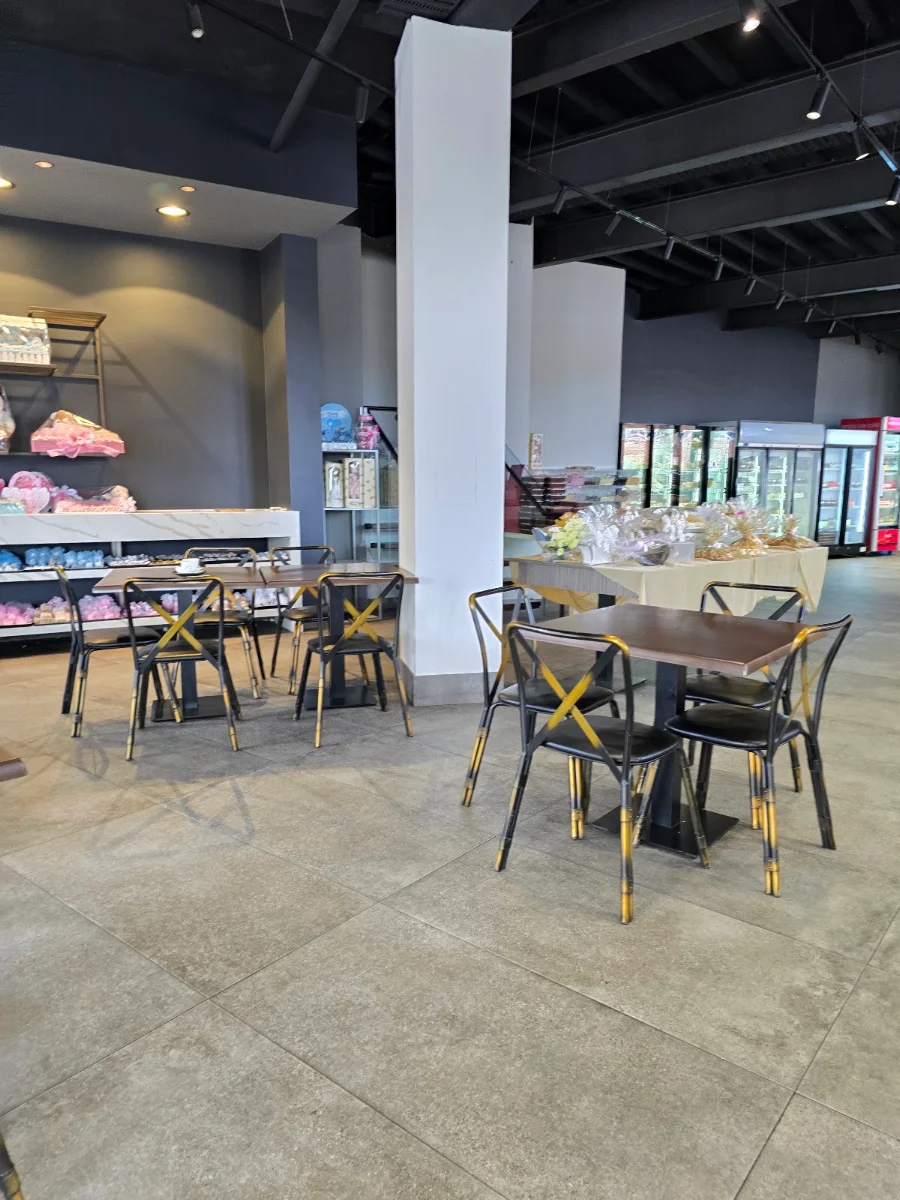 Vibe, Abla's Pastries