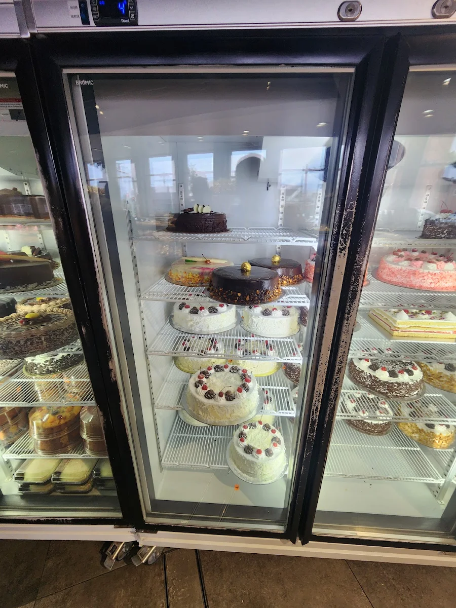 Vibe, Abla's Pastries