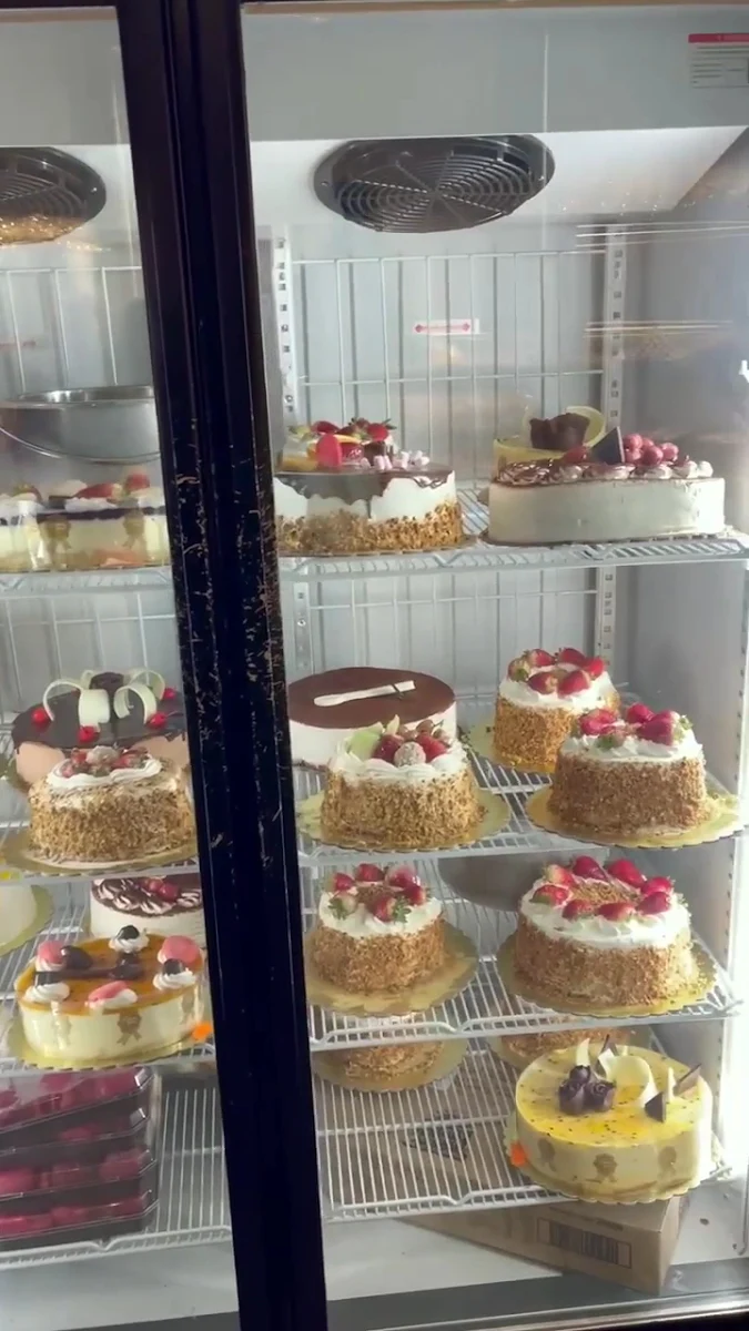 Vibe, Abla's Pastries
