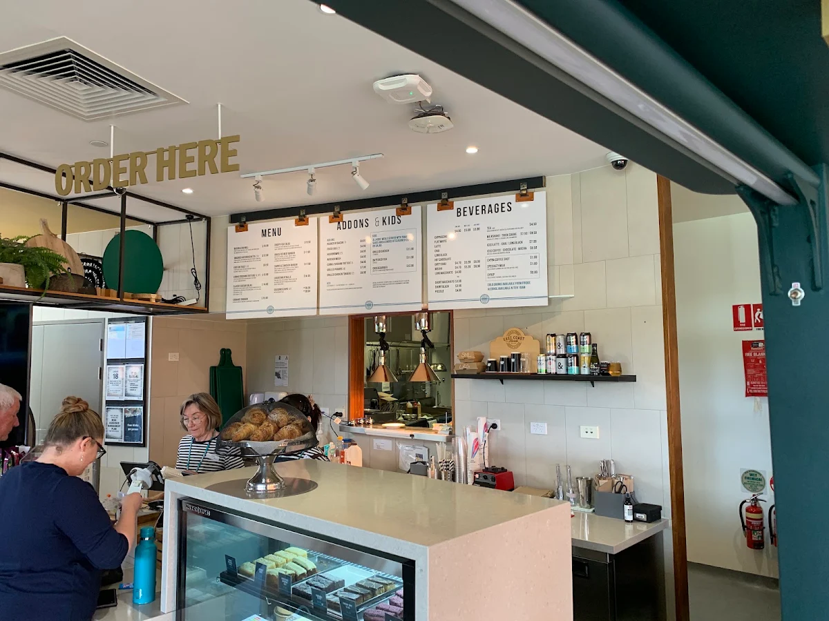 Vibe, Courtside Cafe