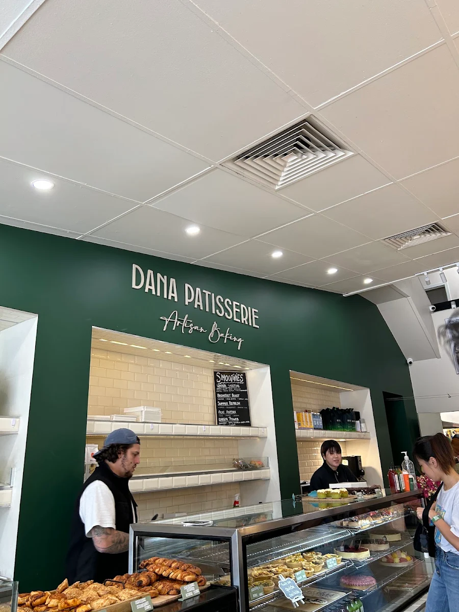 Vibe, Dana Patisserie