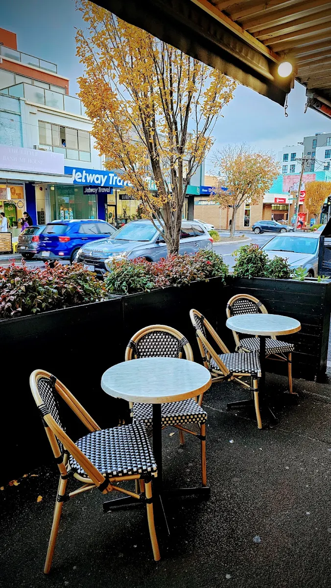 Vibe, Dana Patisserie