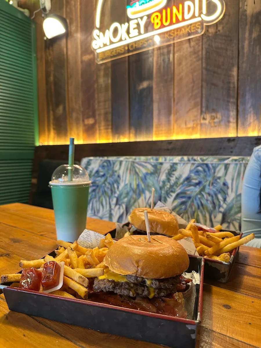 Food & drink, Smokey Bundits