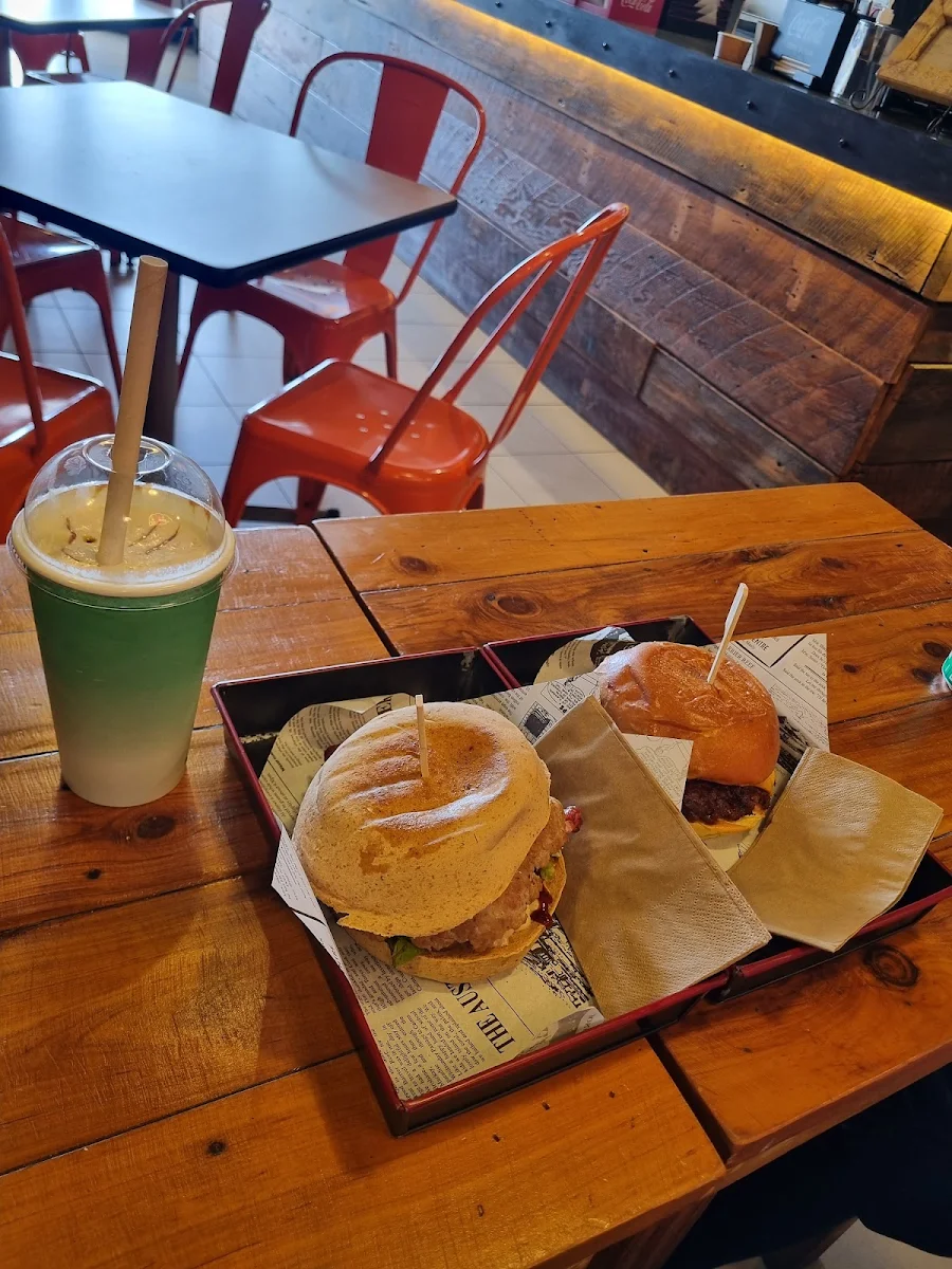 Food & drink, Smokey Bundits