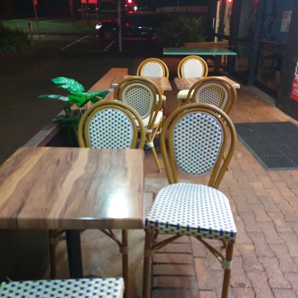 Vibe, The Everest spice & curryhouse
