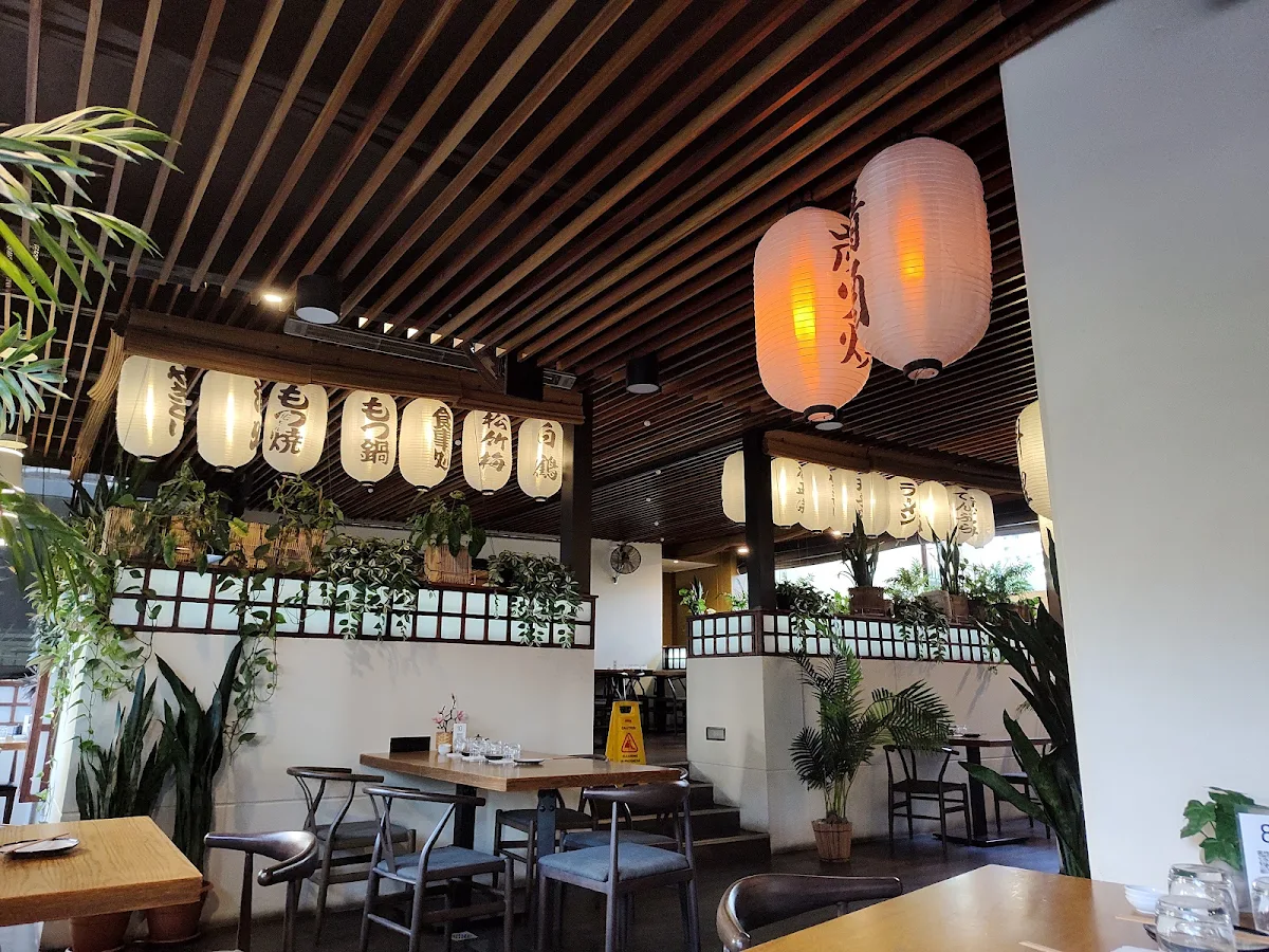 Vibe, Mobo Restaurant