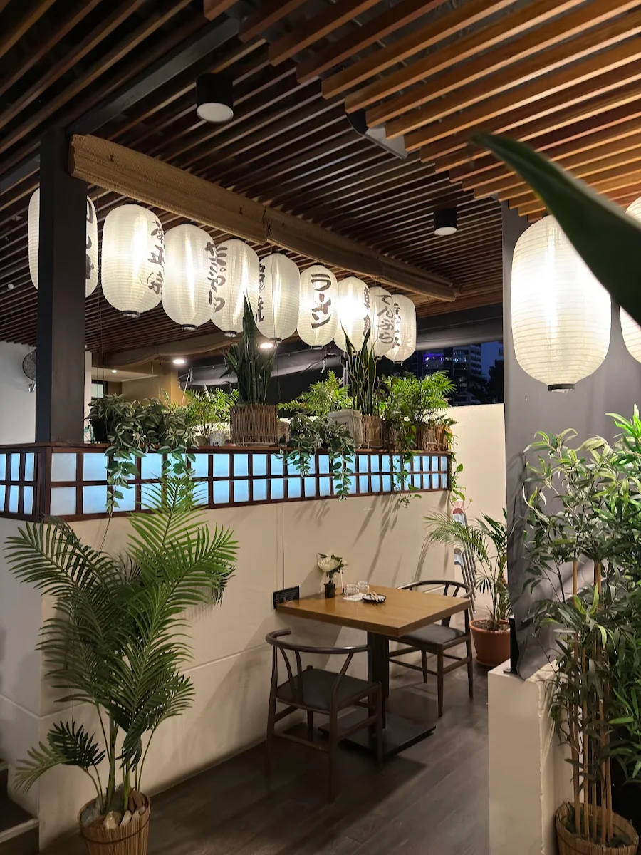Vibe, Mobo Restaurant