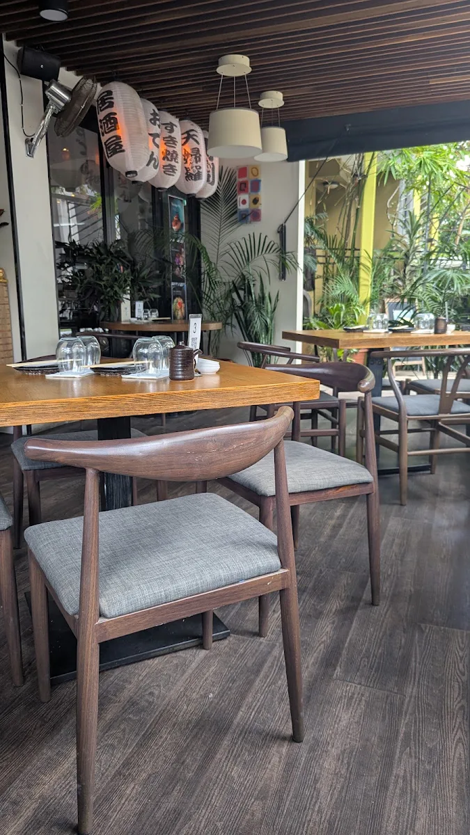 Vibe, Mobo Restaurant