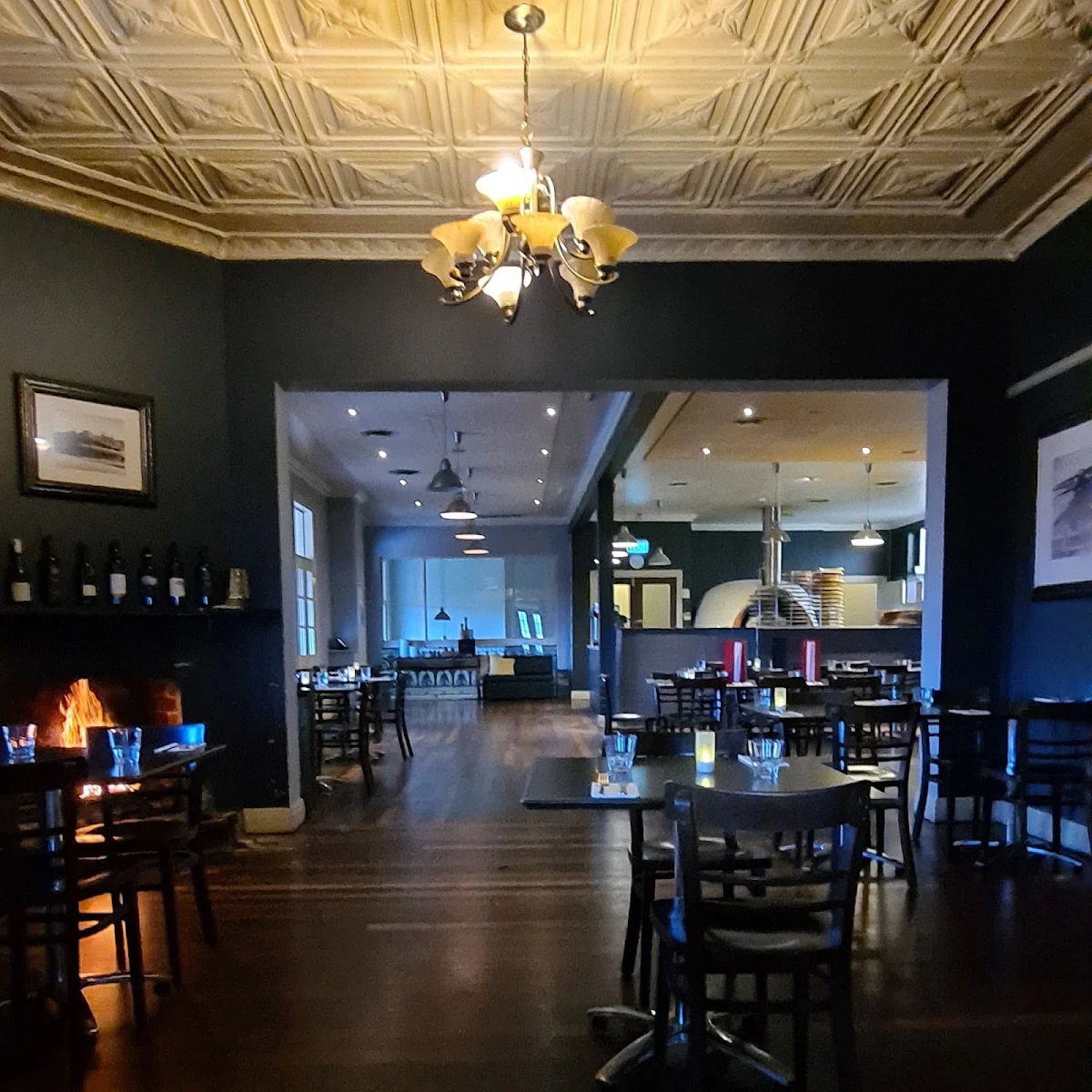 Vibe, Vinos Wine Bar & Trattoria