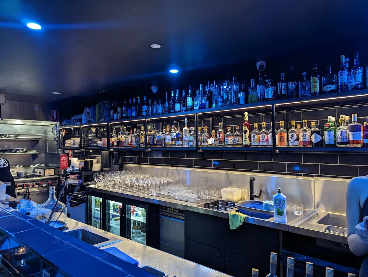 Vibe, 1st Edition Bar (Interactive Cocktail lounge and dining)