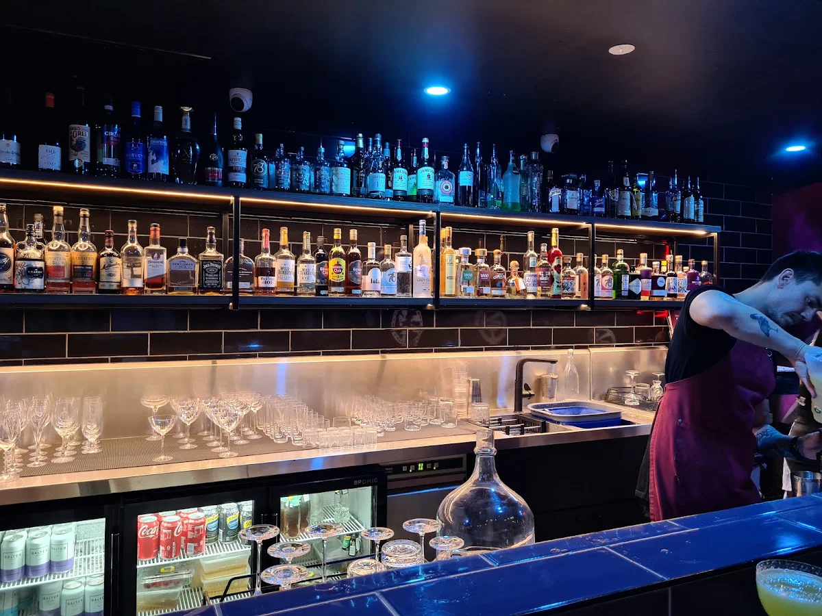 Vibe, 1st Edition Bar (Interactive Cocktail lounge and dining)