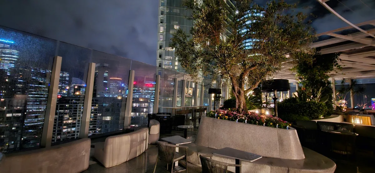 Vibe, CIRQ Rooftop Bar & Lounge