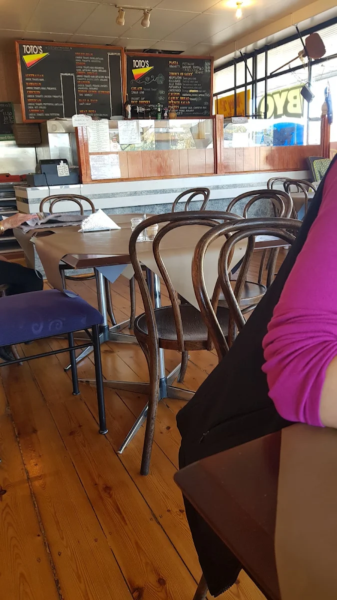 Vibe, Toto's Pizzeria