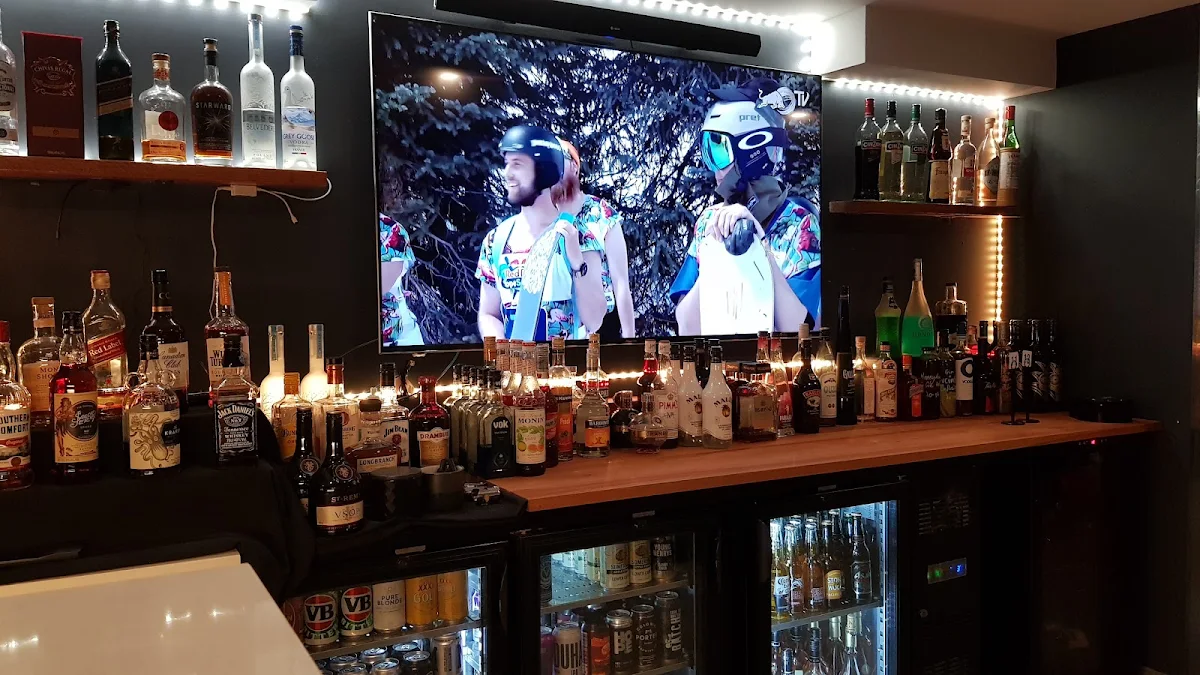Vibe, GT's Bar & Restaurant Noosa