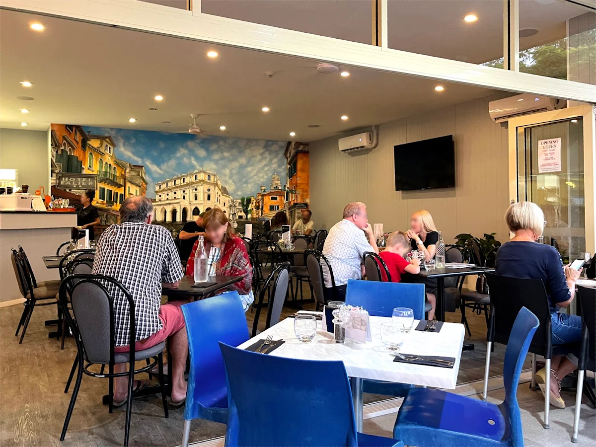 Vibe, Pagliacci Cucina & Bar