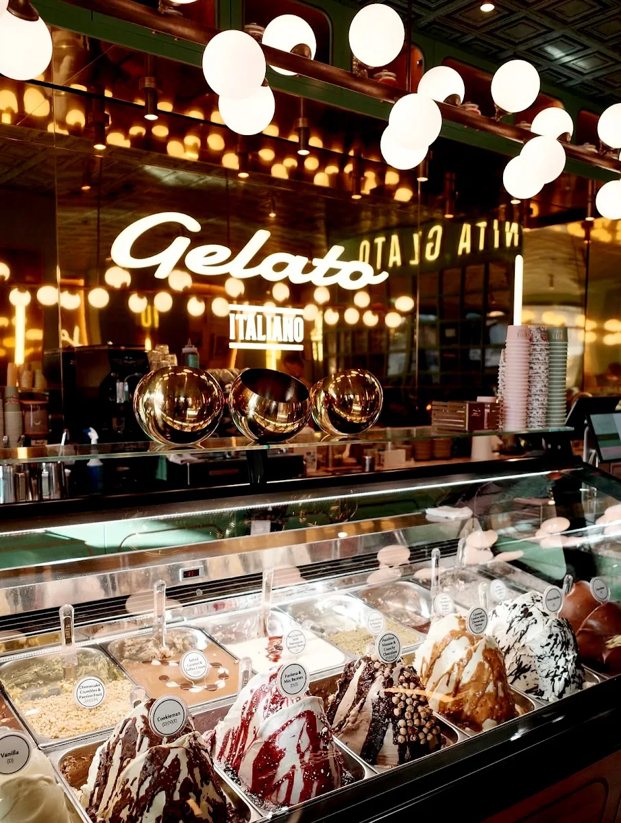 Vibe, Anita Gelato Victoria Cross