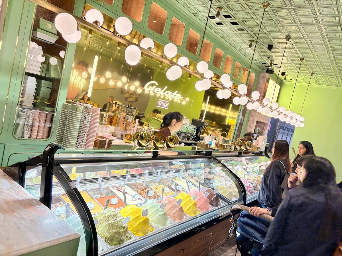 Vibe, Anita Gelato Victoria Cross