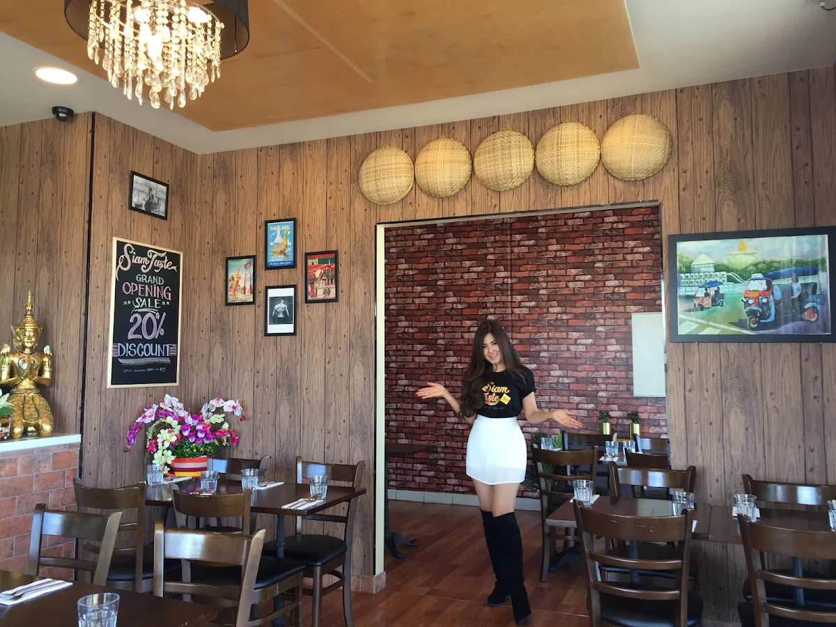 Vibe, Siam Taste Thai Restaurant