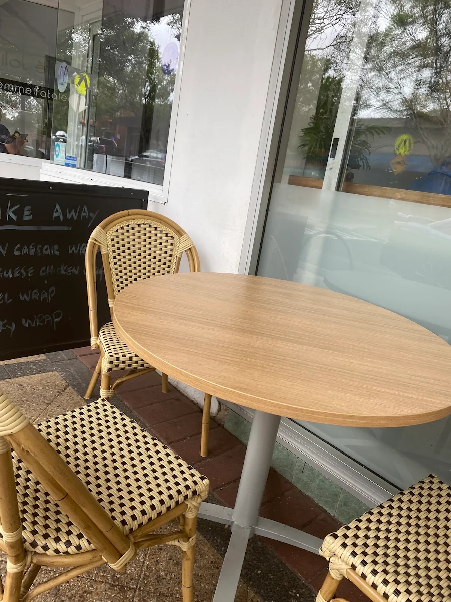 Vibe, Cafe Jolie