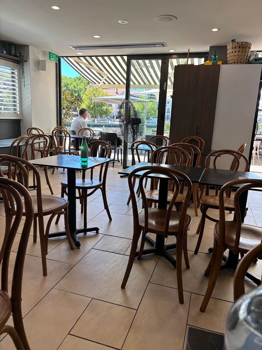Vibe, Toast Cafe