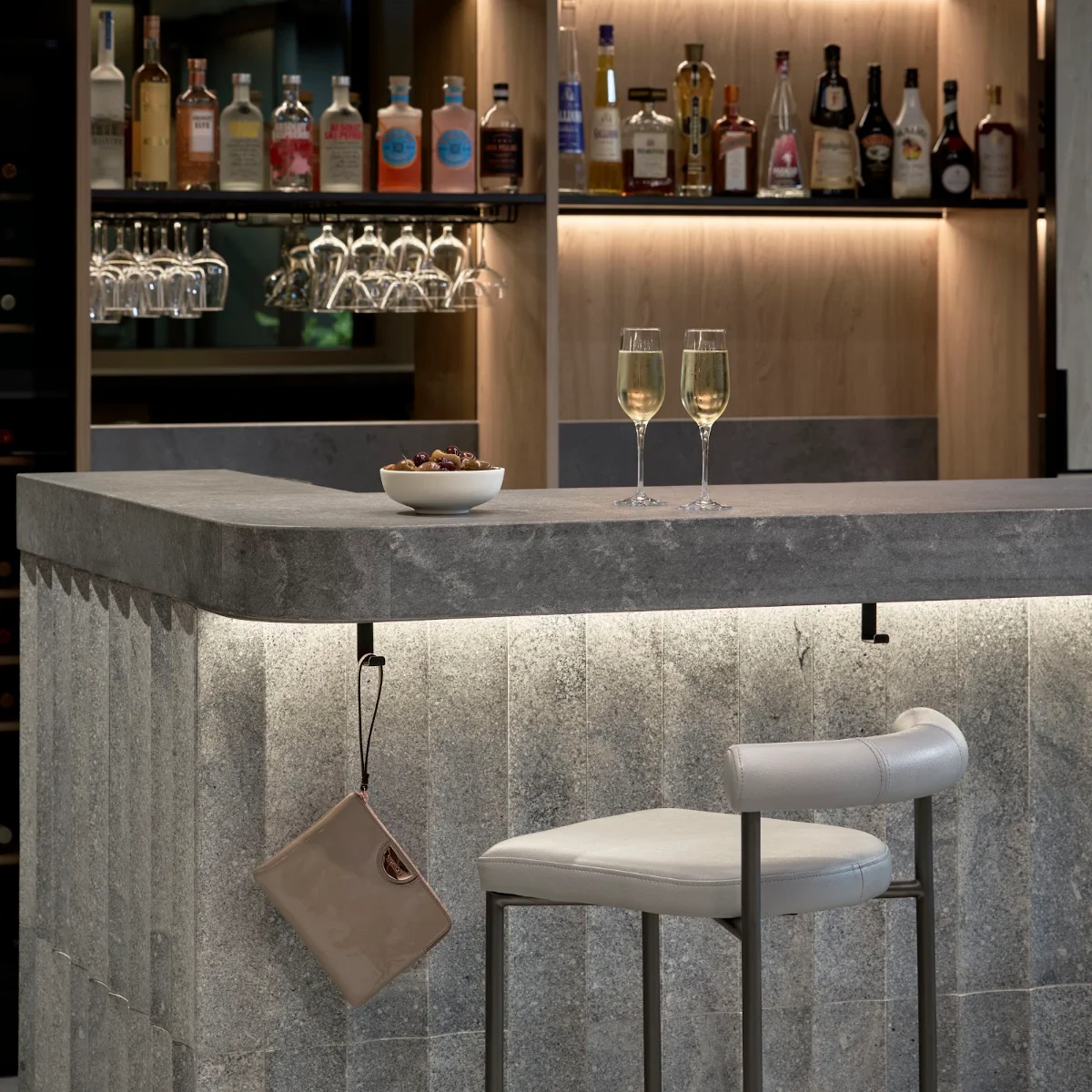 Vibe, Level Grounds Café & Bar