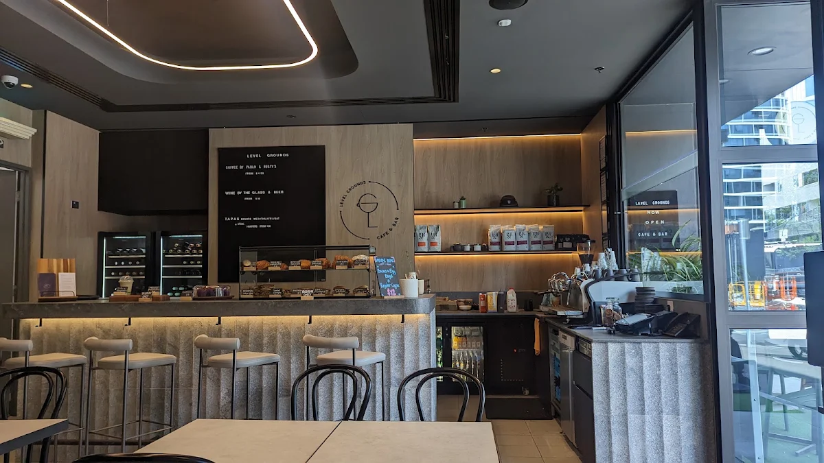 Vibe, Level Grounds Café & Bar