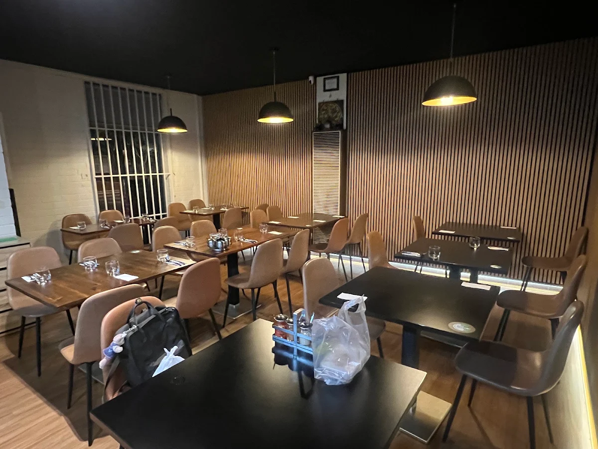 Vibe, Chom Chom Thai Cuisine
