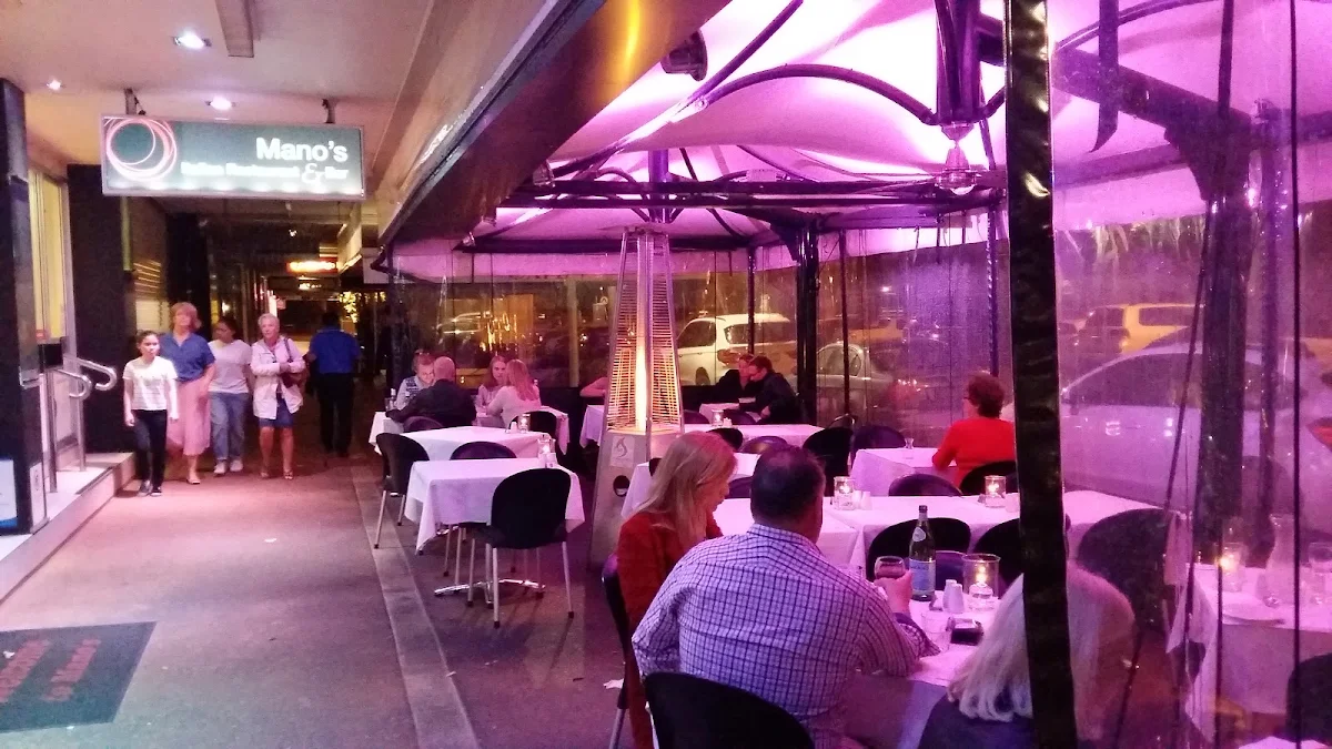 Vibe, Mano's Italian Restaurant