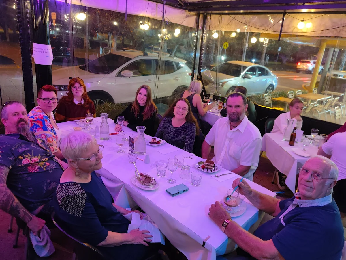 Vibe, Mano's Italian Restaurant