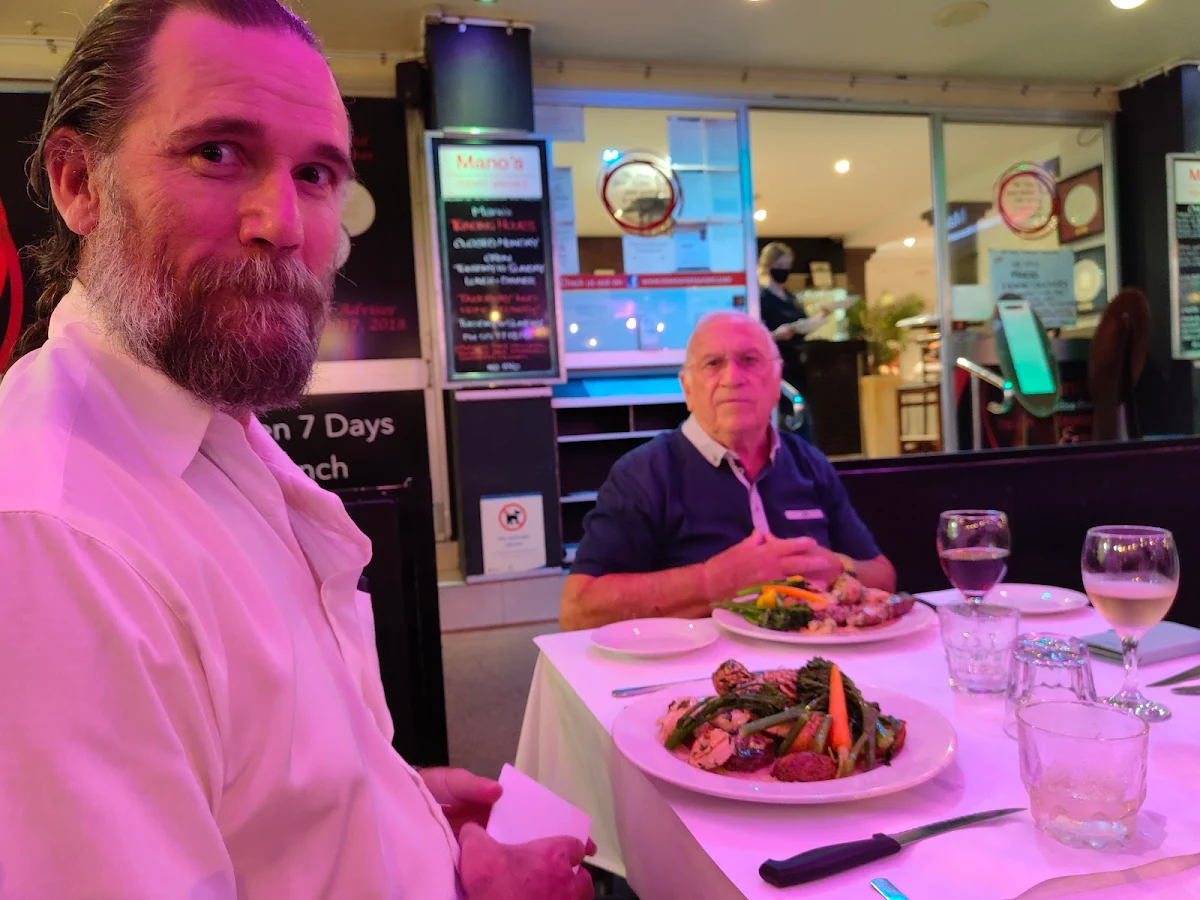 Vibe, Mano's Italian Restaurant