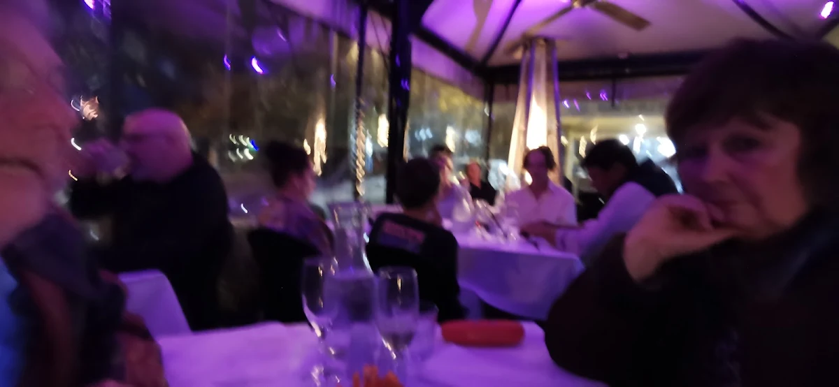 Vibe, Mano's Italian Restaurant