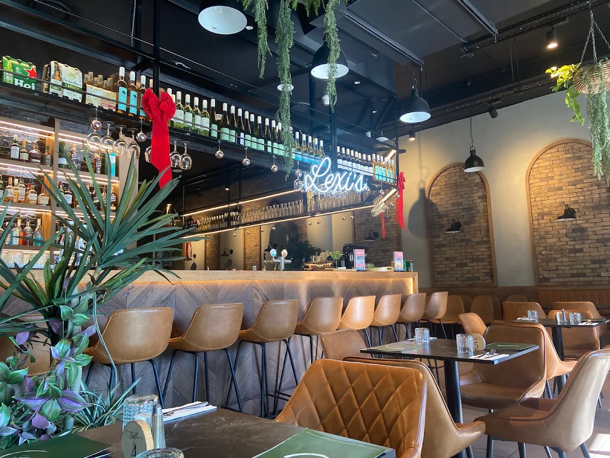 Vibe, Lexi's Cafe & bar
