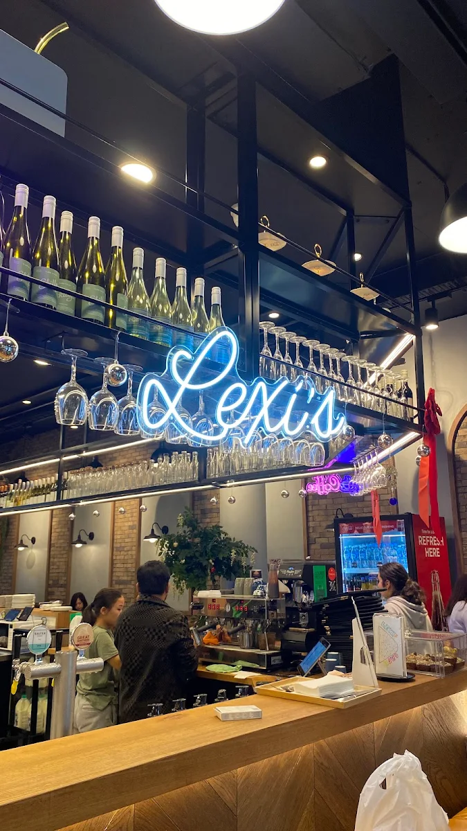 Vibe, Lexi's Cafe & bar