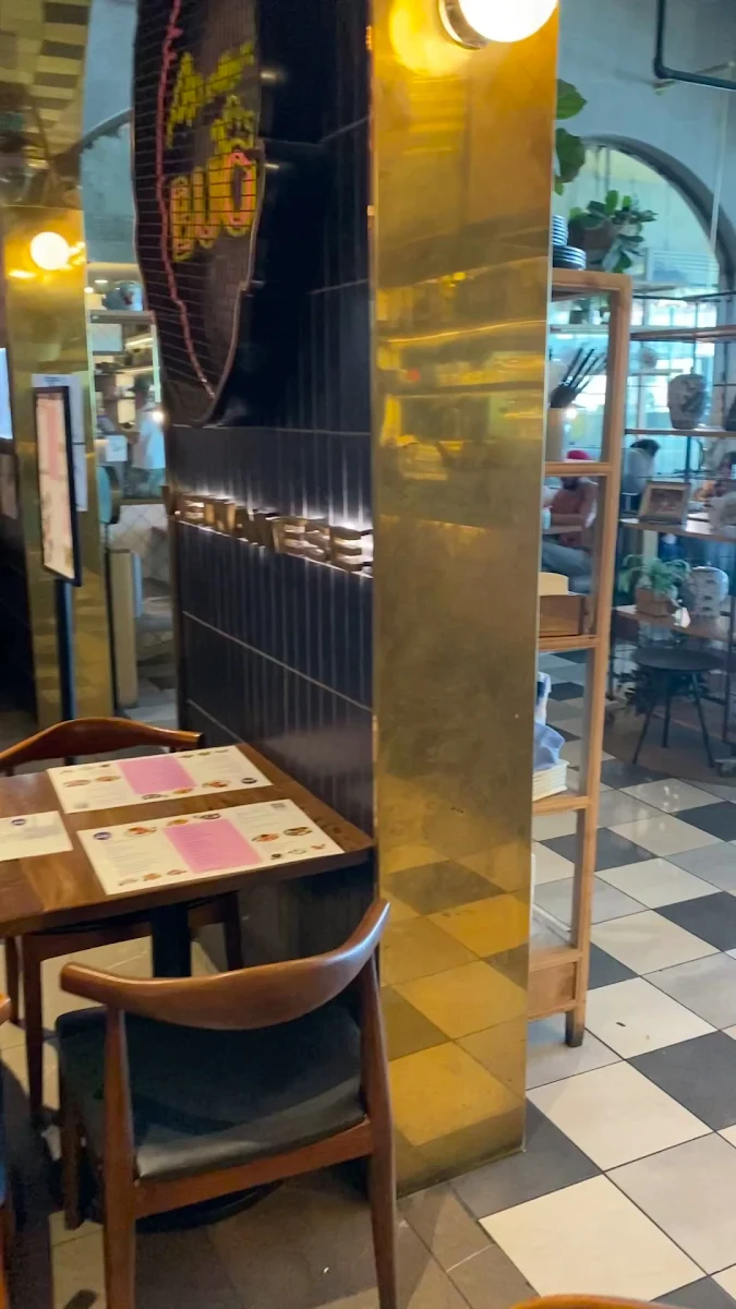 Vibe, Mama's Buoi Chadstone