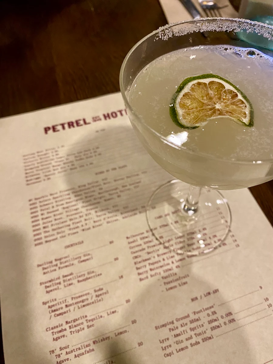Menu, Petrel Hotel