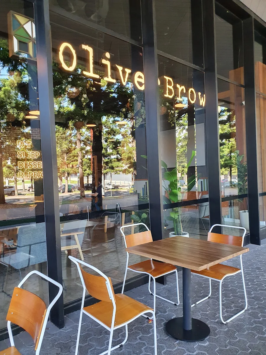 Vibe, Oliver Brown