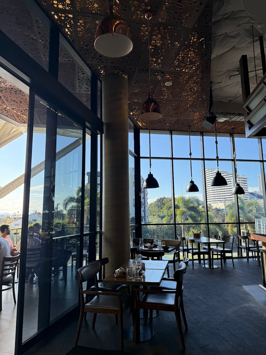 Vibe, Outback Steakhouse Pacific Fair