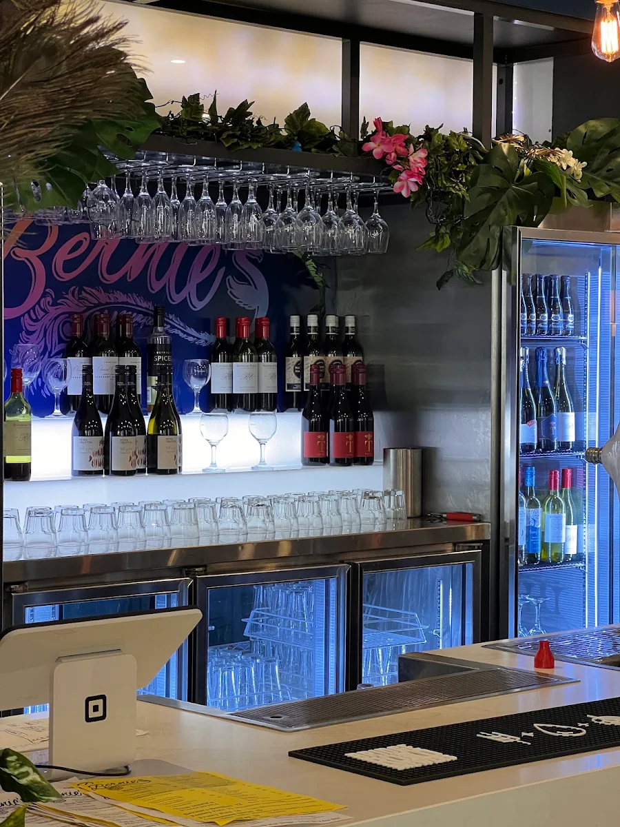 Vibe, Bernie's Bar