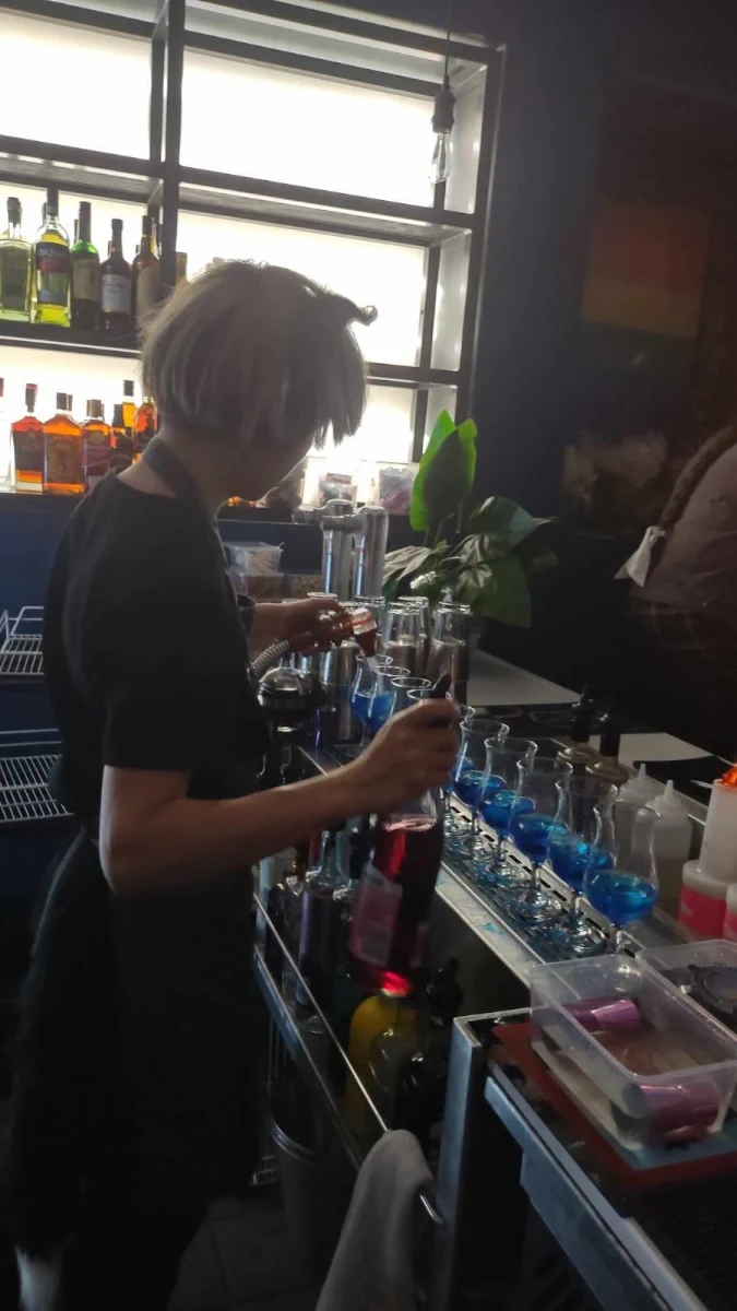 Vibe, Bernie's Bar