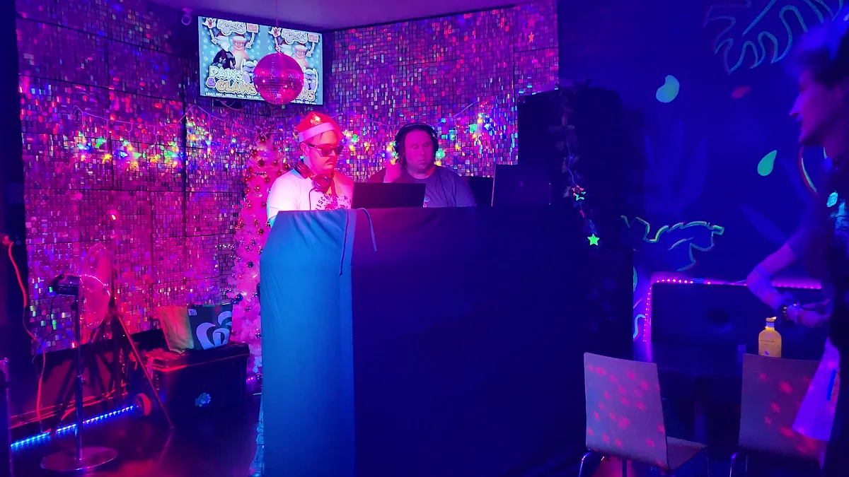Vibe, Bernie's Bar