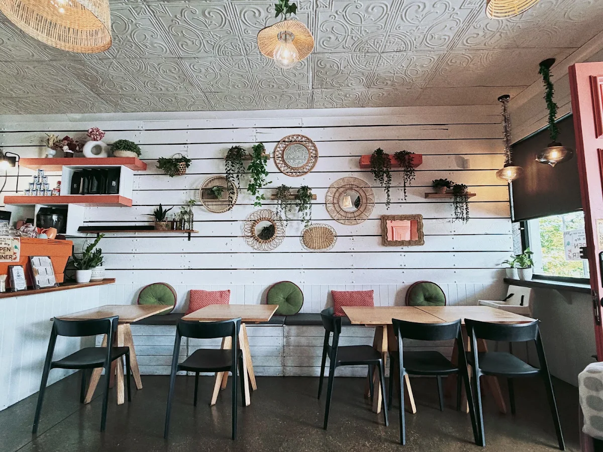 Vibe, Klin-i Cafe'&Thai Kitchen
