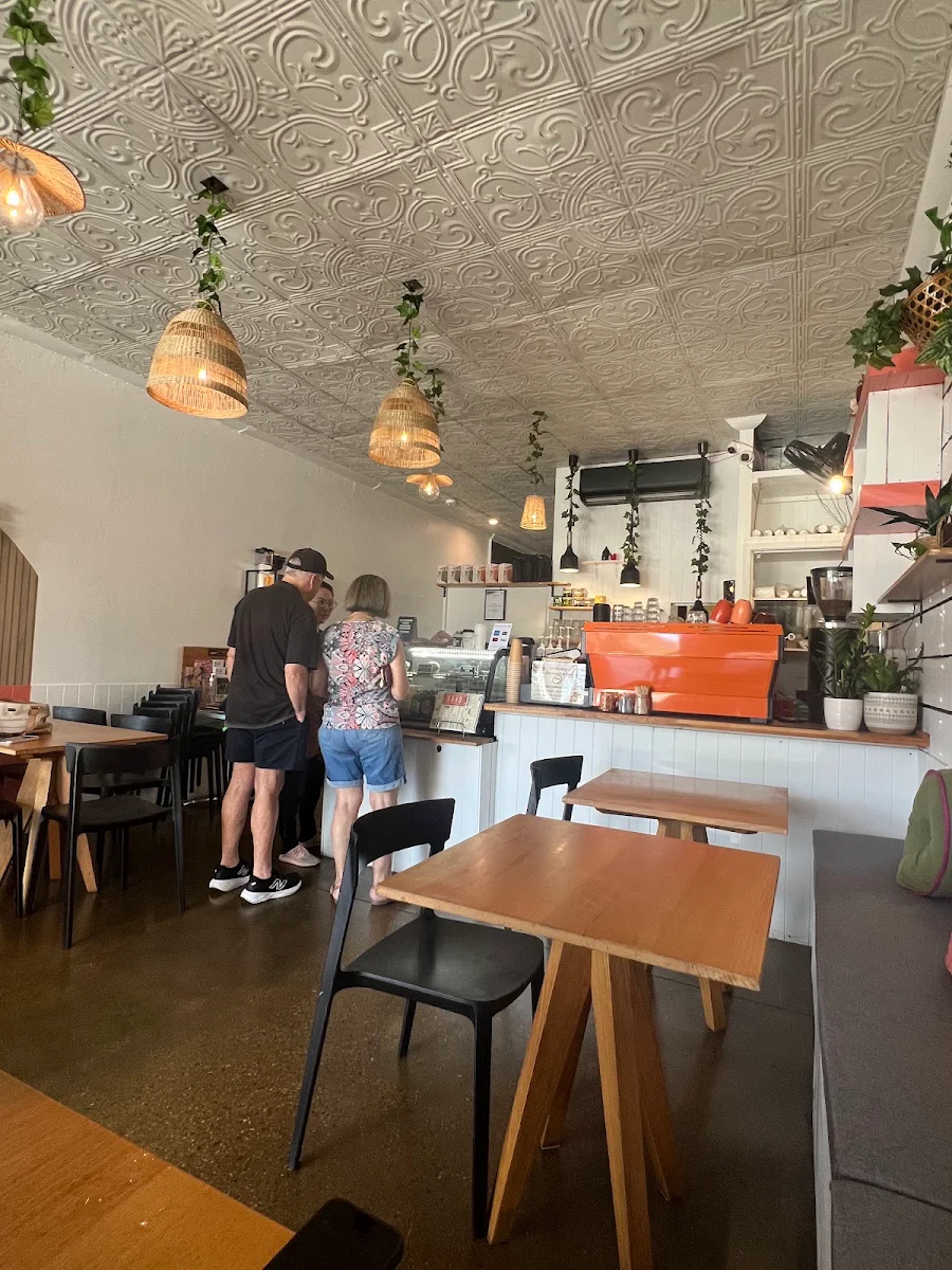 Vibe, Klin-i Cafe'&Thai Kitchen