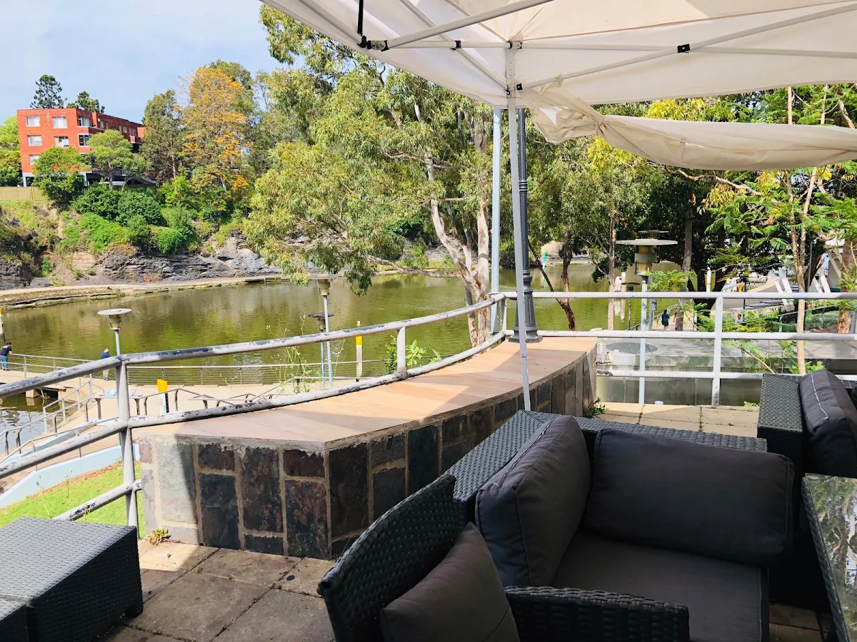 Vibe, River Canyon Bar & Grill