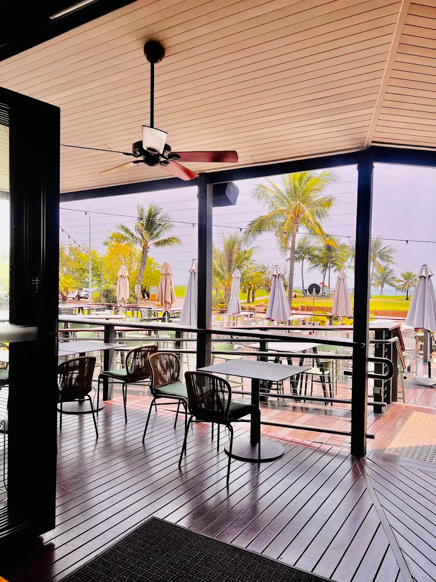 Vibe, Sunset Bar & Grill