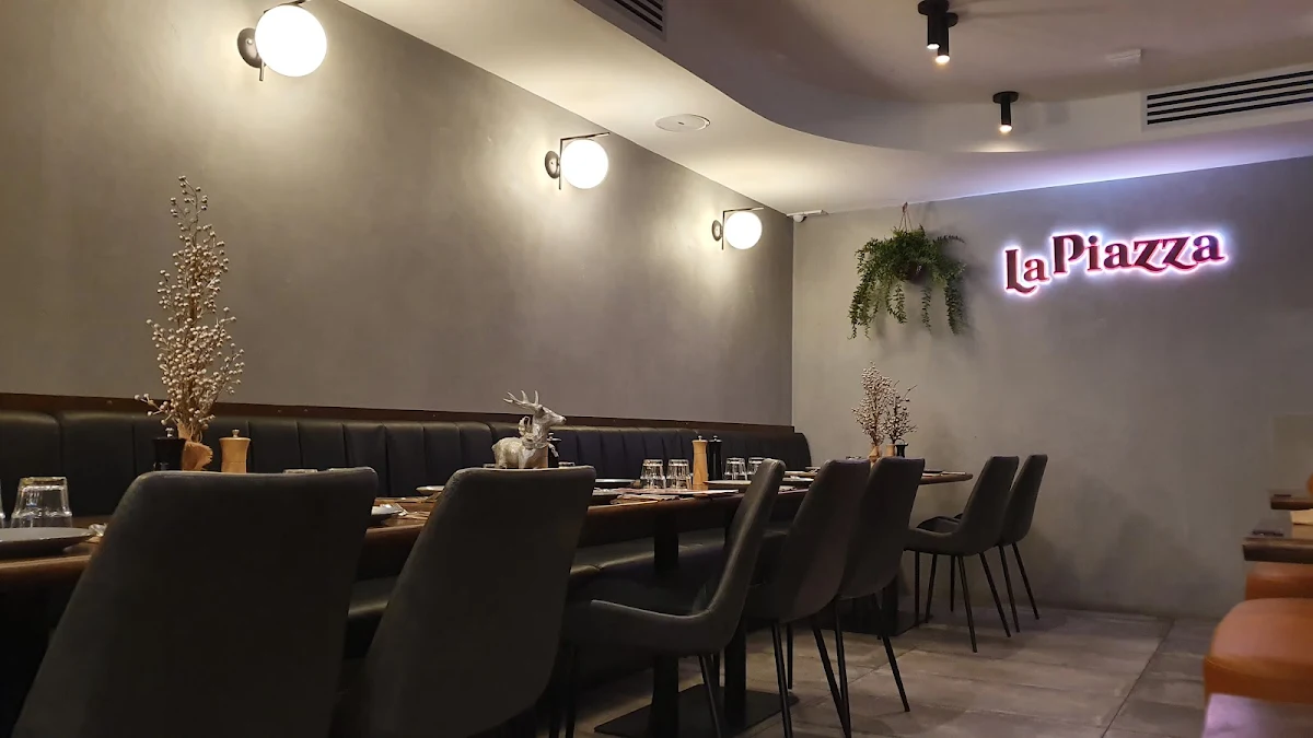 Vibe, La Piazza Wood-fired Pizzeria and Restaurant