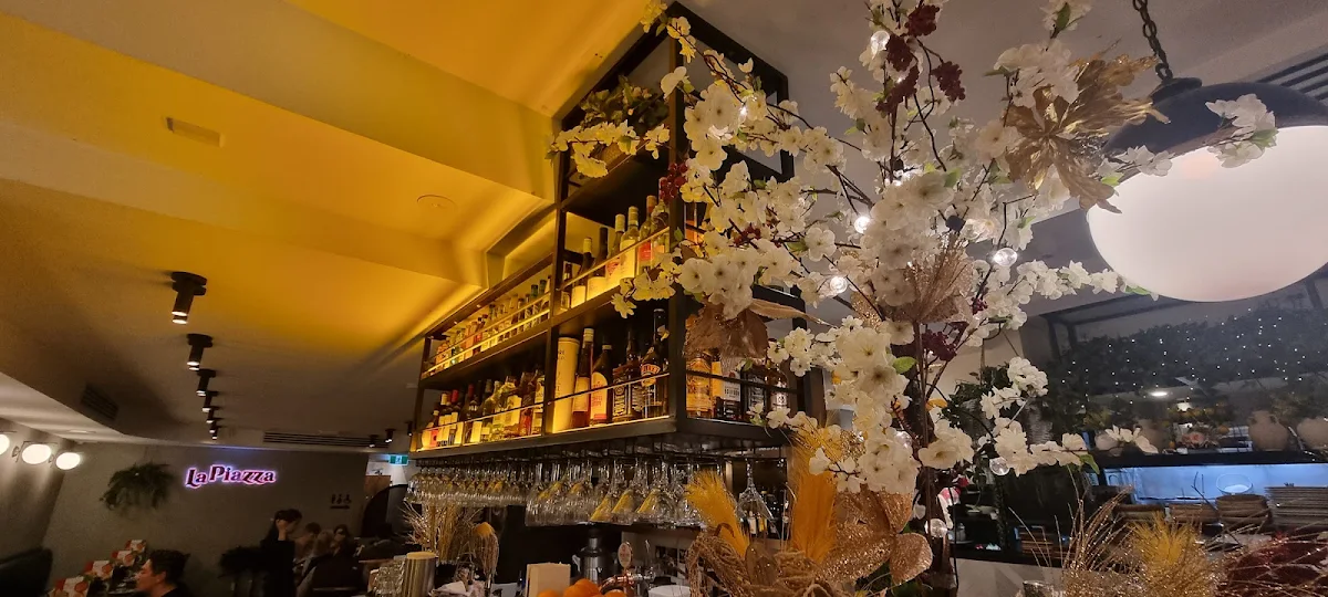 Vibe, La Piazza Wood-fired Pizzeria and Restaurant