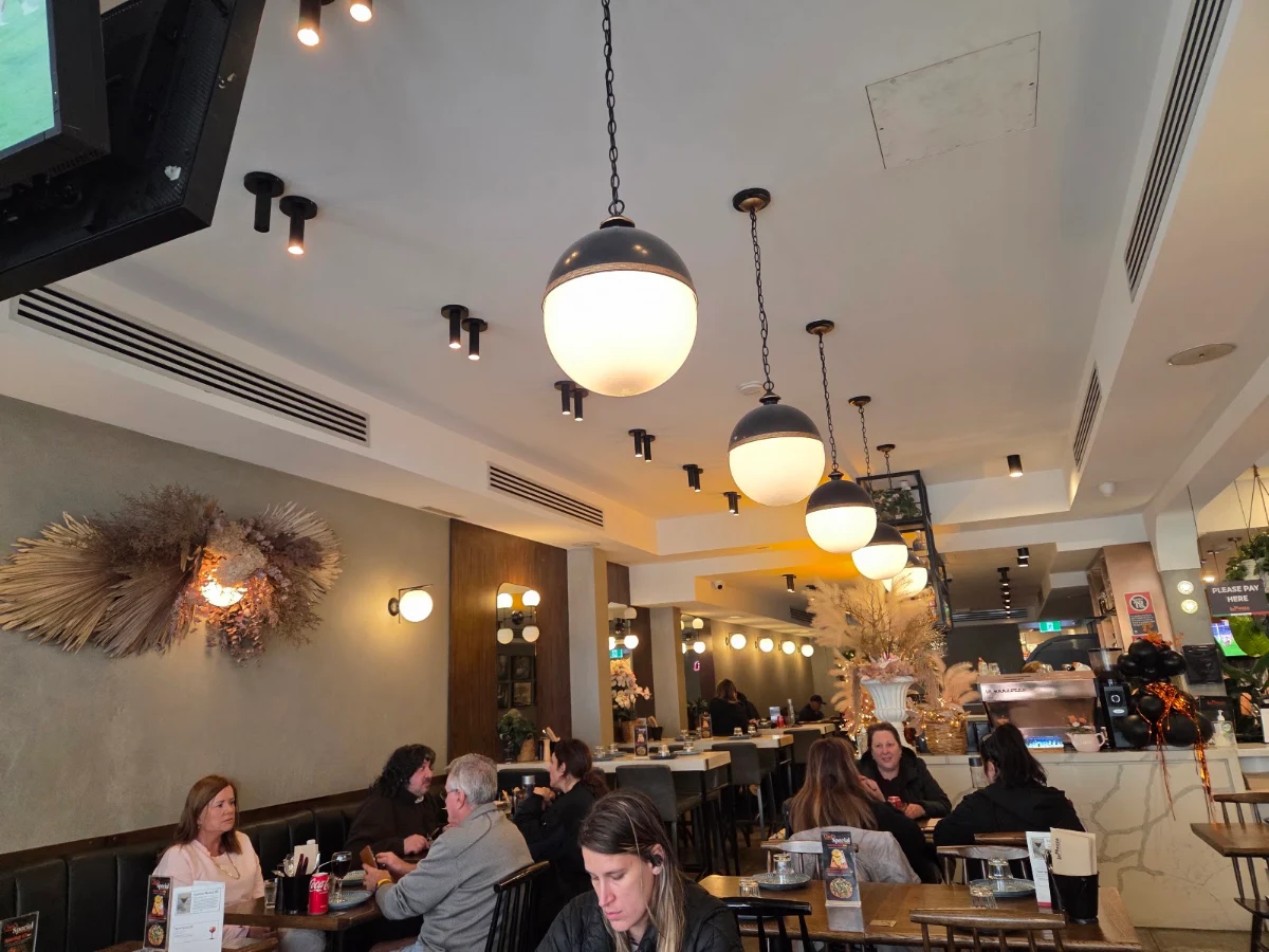 Vibe, La Piazza Wood-fired Pizzeria and Restaurant